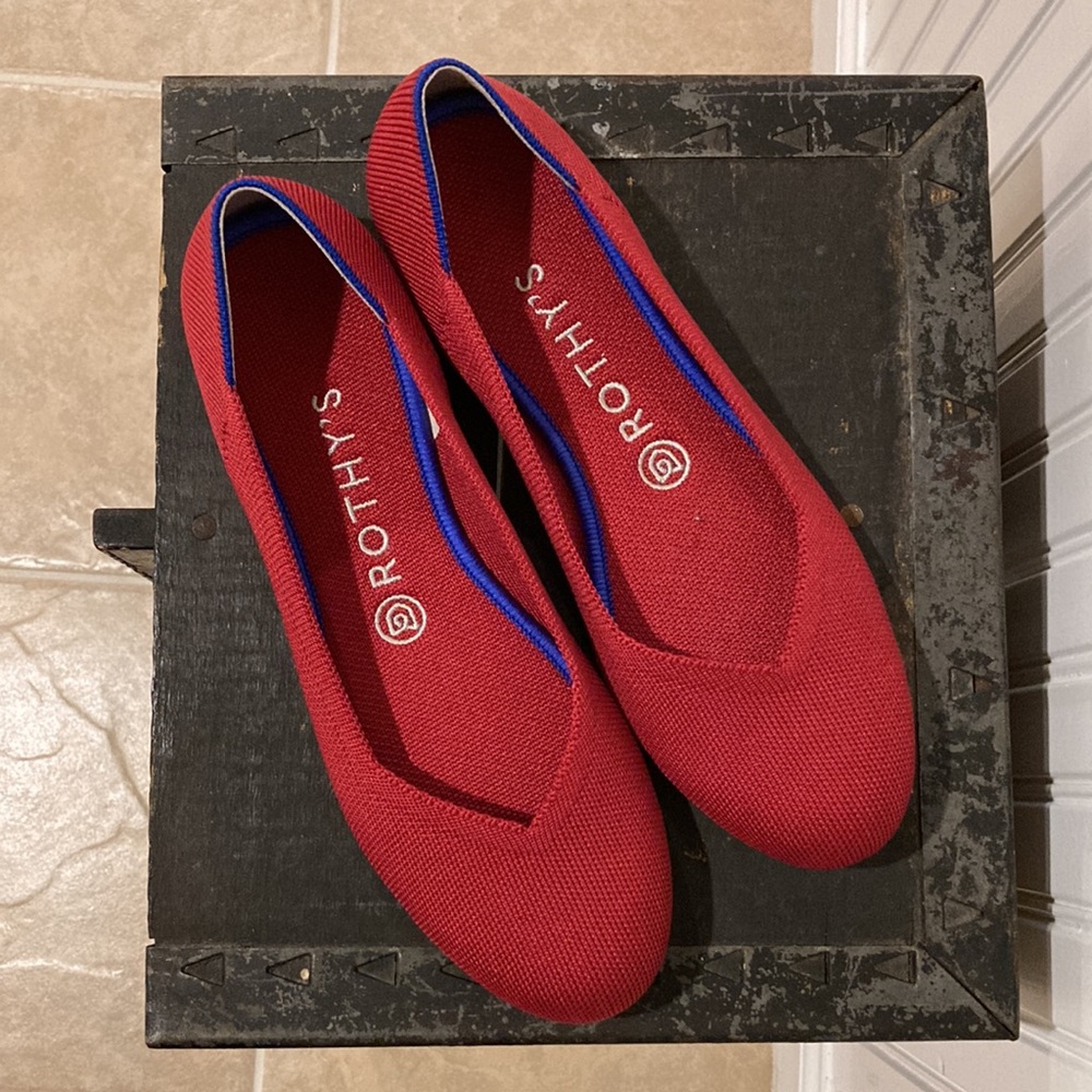 NWT Red Round Toe Rothy’s
